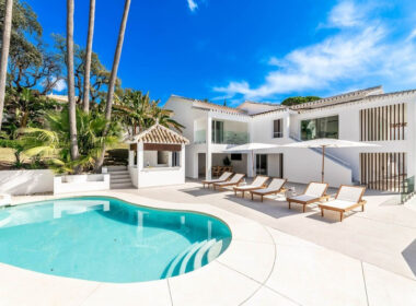 Отдельная вилла в Марбелье 302 кв.м с террасой у моря