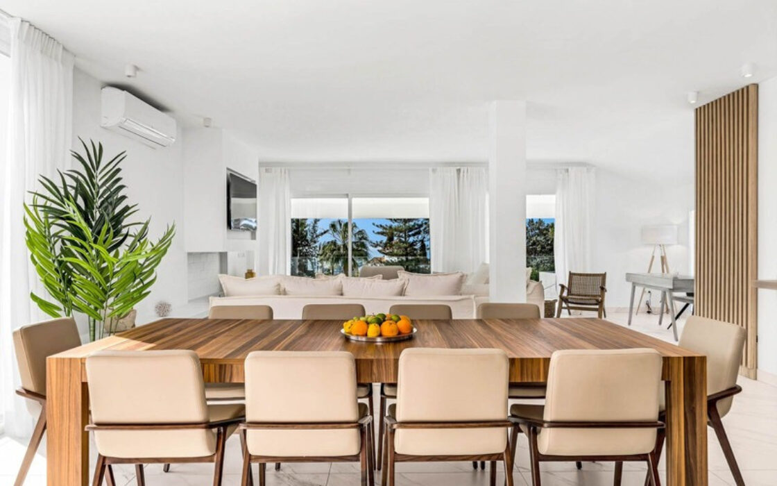 Отдельная вилла в Марбелье 302 кв.м с террасой у моря