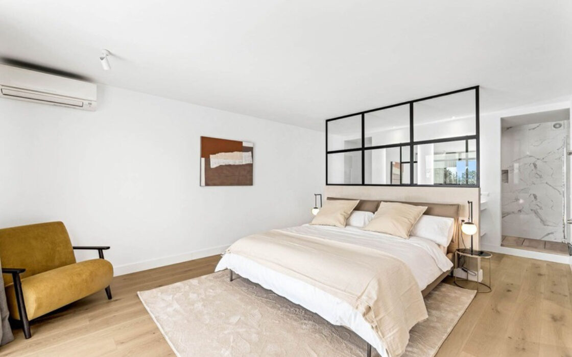 Отдельная вилла в Марбелье 302 кв.м с террасой у моря