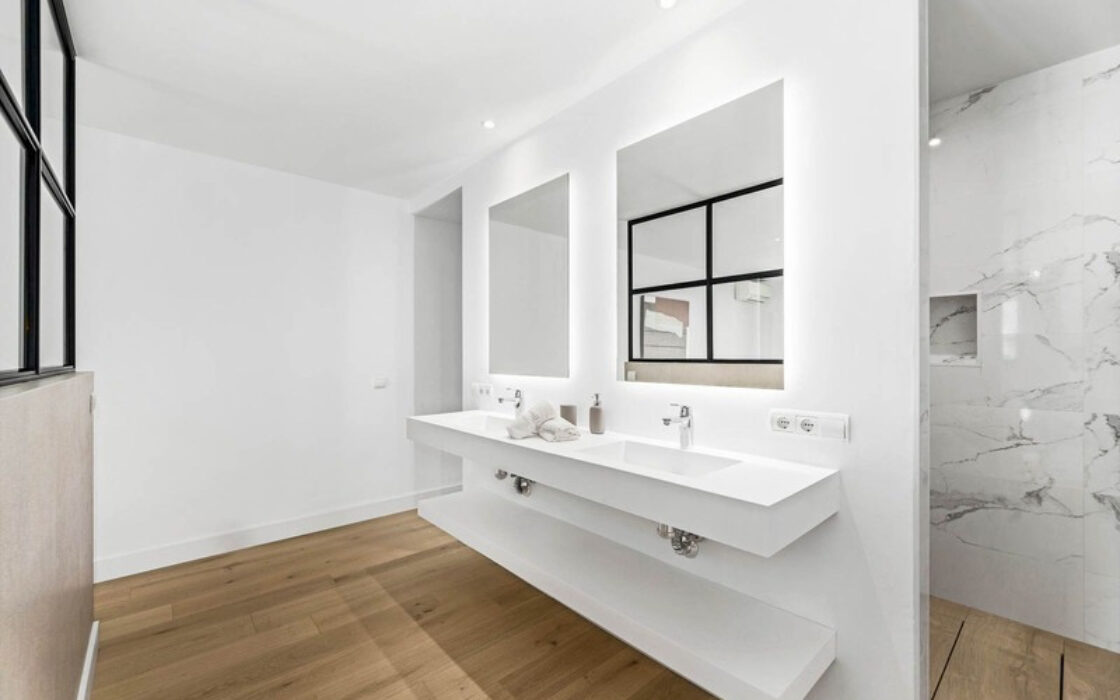 Отдельная вилла в Марбелье 302 кв.м с террасой у моря