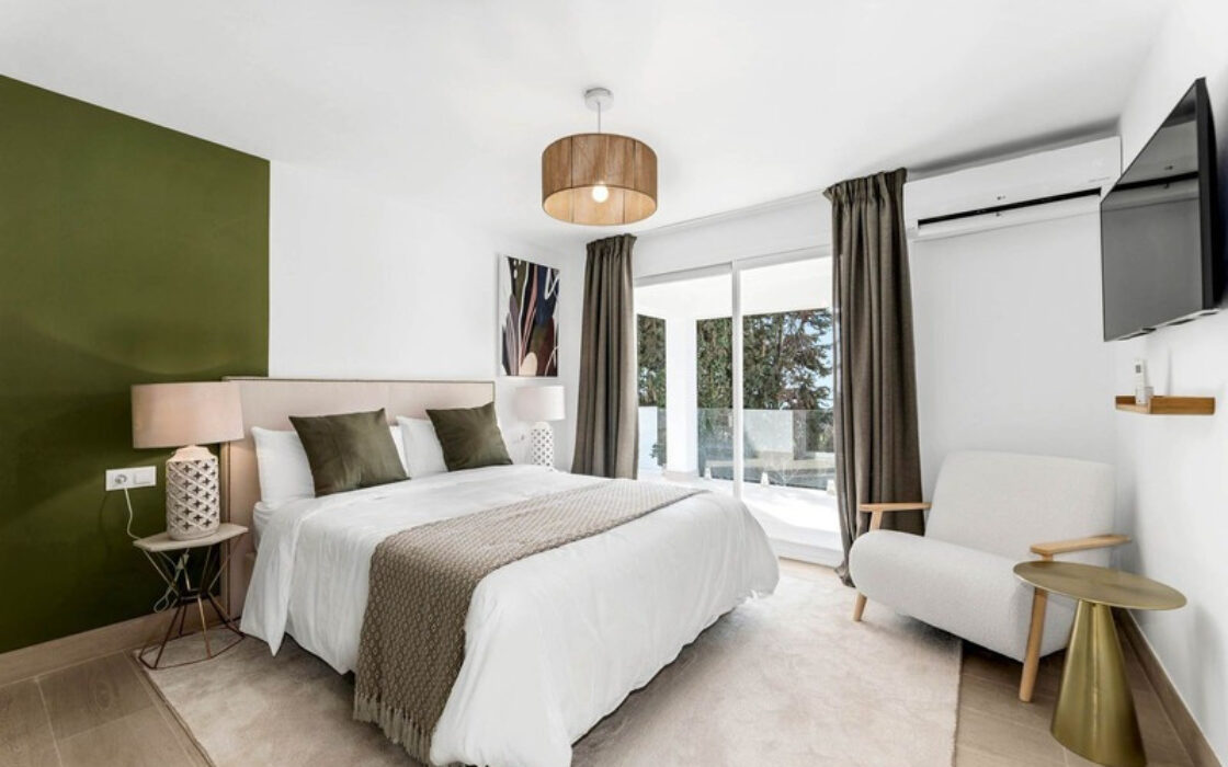 Отдельная вилла в Марбелье 302 кв.м с террасой у моря