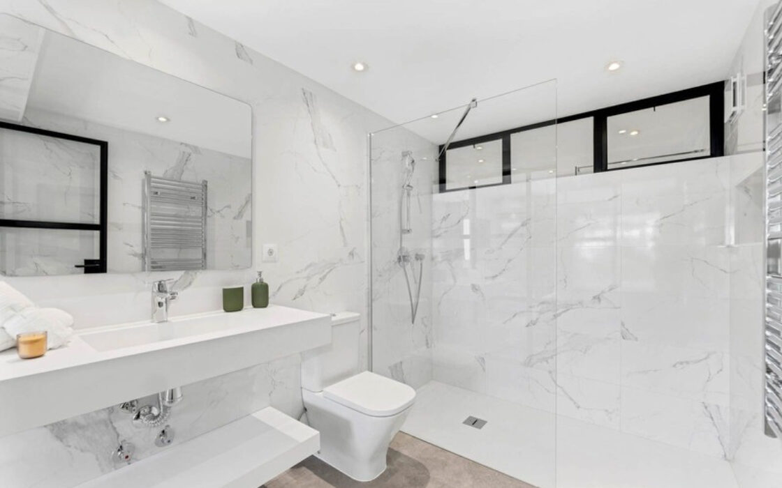 Отдельная вилла в Марбелье 302 кв.м с террасой у моря