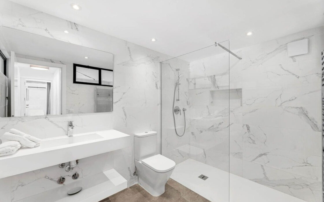 Отдельная вилла в Марбелье 302 кв.м с террасой у моря