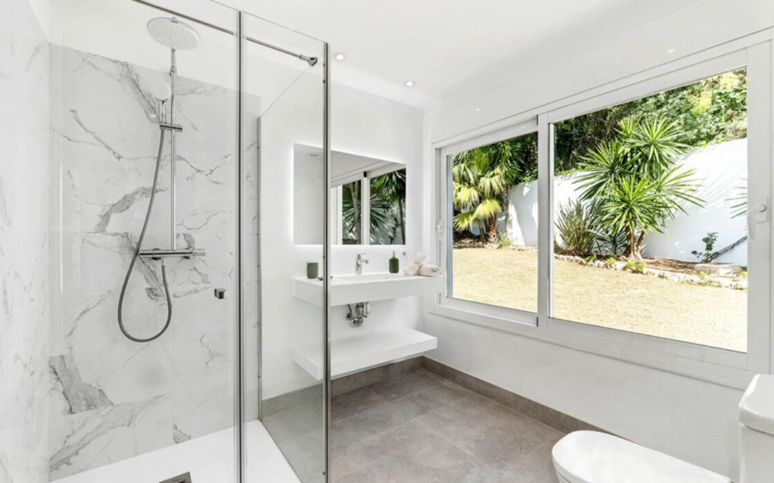 Отдельная вилла в Марбелье 302 кв.м с террасой у моря