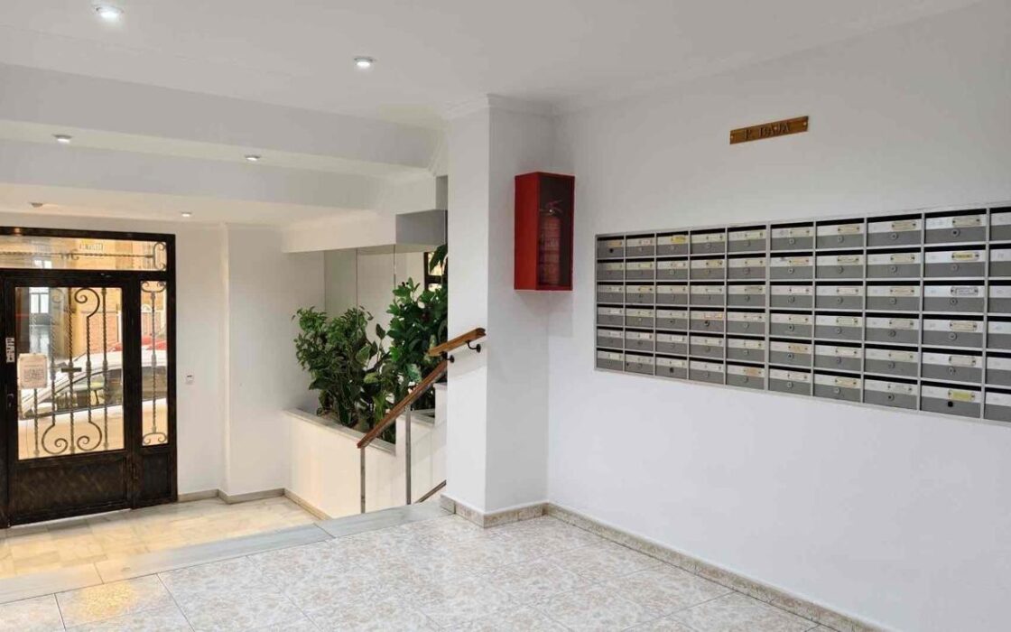 Квартира у моря с бассейном и гаражом 60 кв.м Коста Бланка