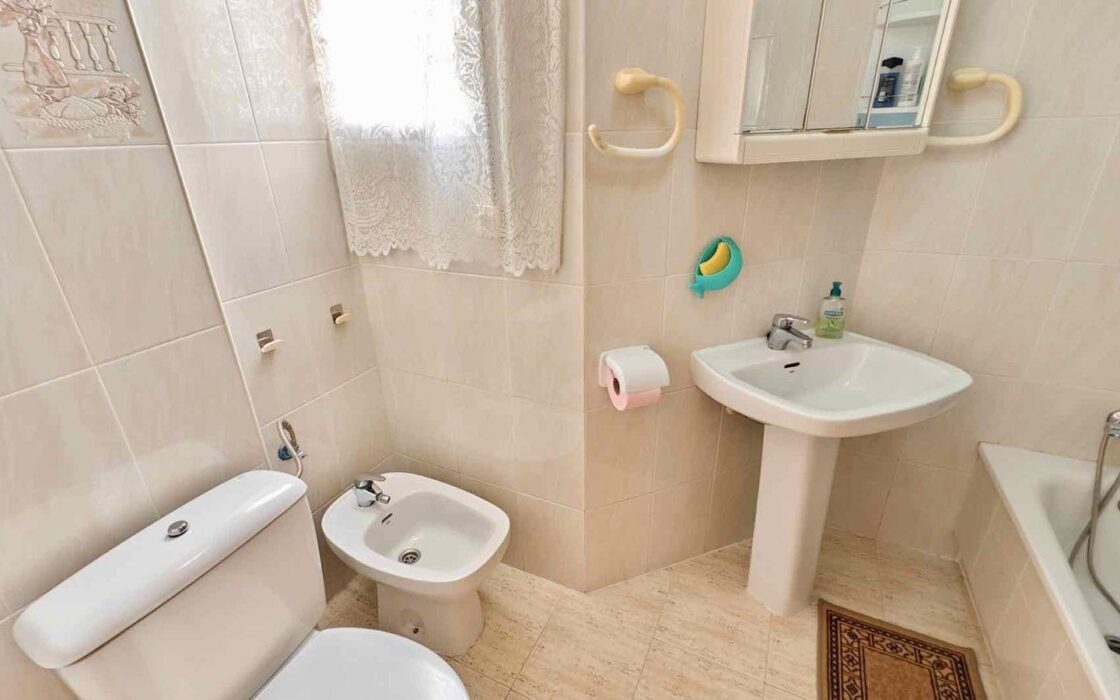 Квартира у моря с бассейном и гаражом 60 кв.м Коста Бланка