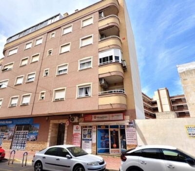 Апартаменти в Торрев’єсі 79 кв.м з терасою біля моря