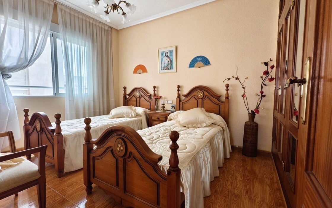 Апартаменты в Торревьехе 79 кв.м с террасой у моря