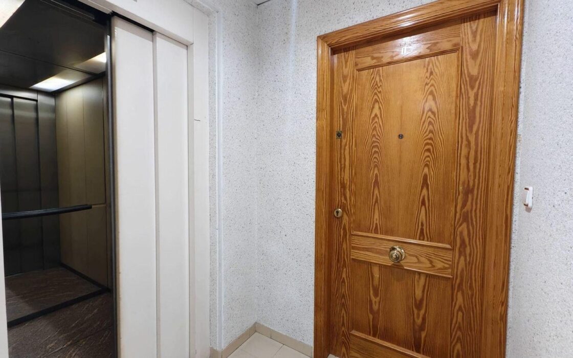 Апартаменты в Торревьехе 79 кв.м с террасой у моря