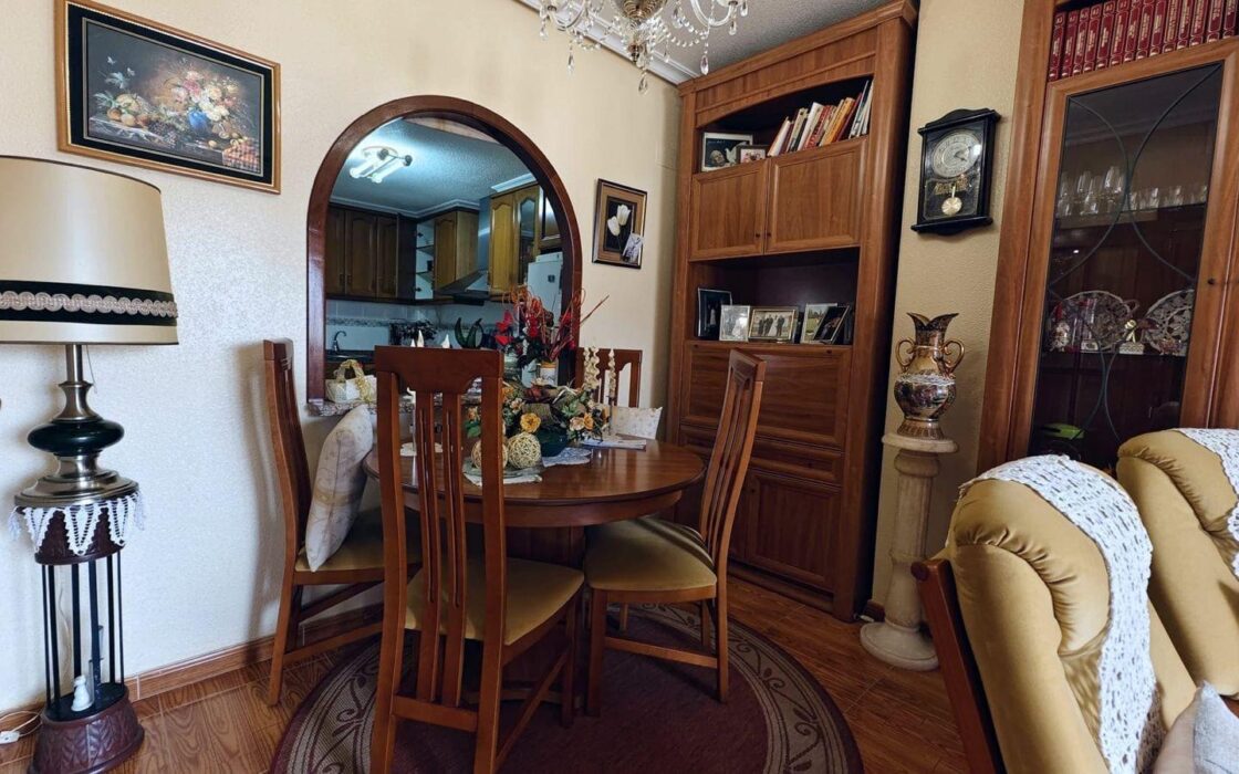 Апартаменты в Торревьехе 79 кв.м с террасой у моря