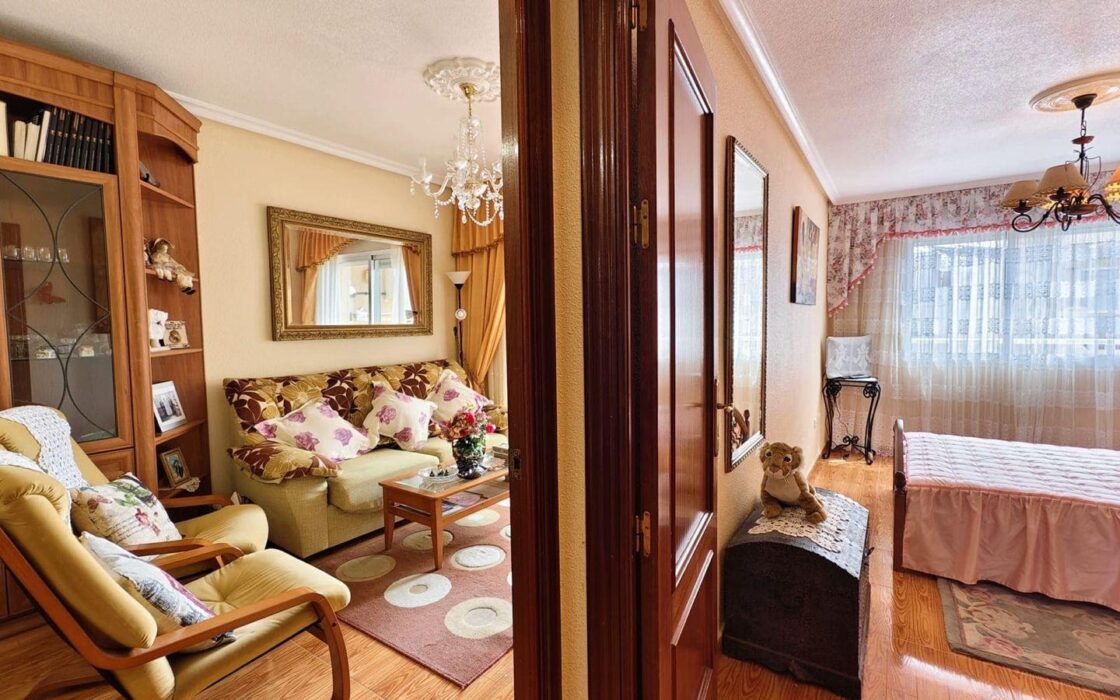 Апартаменты в Торревьехе 79 кв.м с террасой у моря