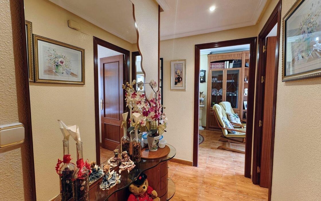 Апартаменты в Торревьехе 79 кв.м с террасой у моря