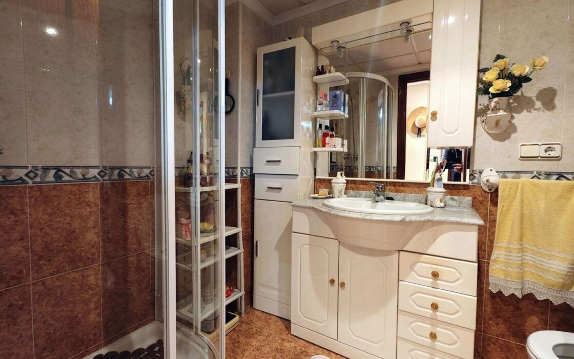 Апартаменты в Торревьехе 79 кв.м с террасой у моря