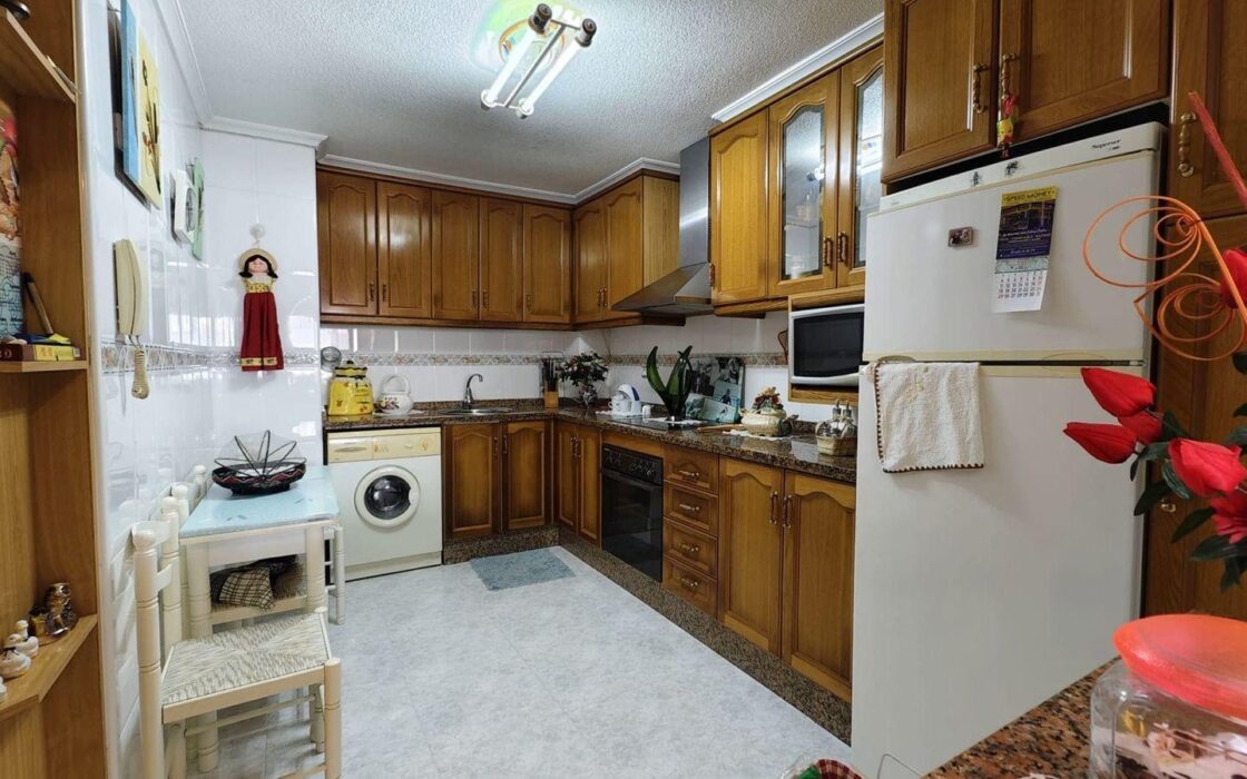 Апартаменты в Торревьехе 79 кв.м с террасой у моря