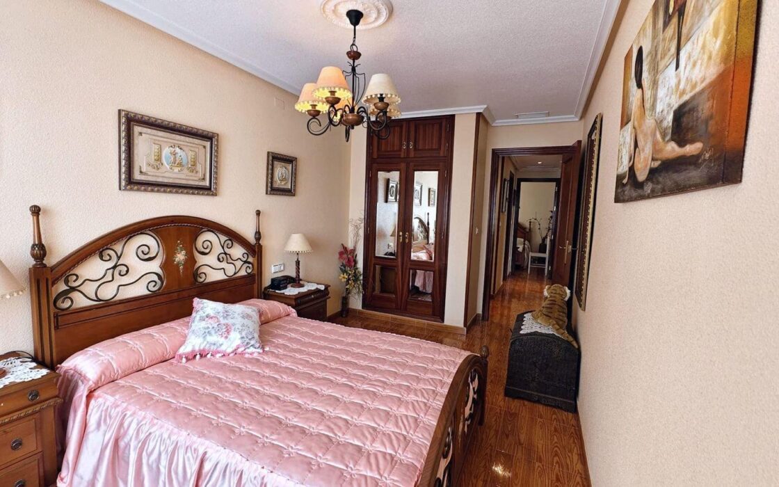 Апартаменты в Торревьехе 79 кв.м с террасой у моря