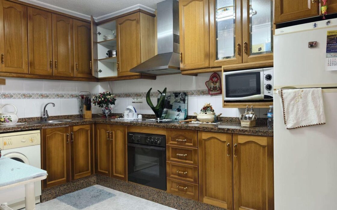 Апартаменты в Торревьехе 79 кв.м с террасой у моря