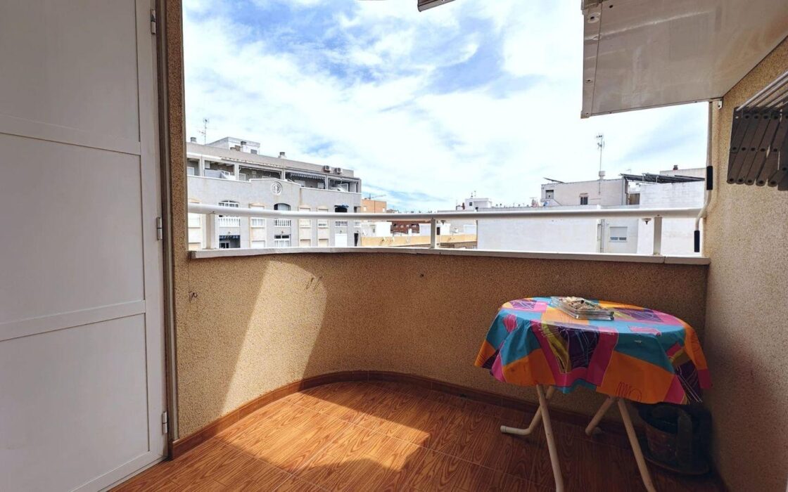 Апартаменты в Торревьехе 79 кв.м с террасой у моря