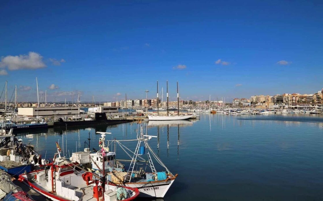 Апартаменты в Торревьехе 79 кв.м с террасой у моря