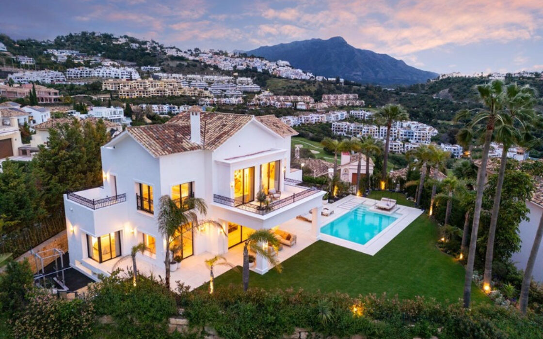 Отдельная вилла в Лос-Аркеросе с террасой, 522 кв.м.