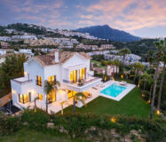 Отдельная вилла в Лос-Аркеросе с террасой, 522 кв.м.