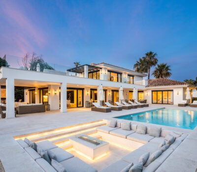 Вілла в Nueva Andalucía 490 кв.м з терасою та меблями