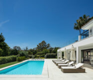 Вілла в Nueva Andalucía 490 кв.м з терасою та меблями