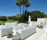 Вілла в Nueva Andalucía 490 кв.м з терасою та меблями