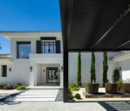 Вілла в Nueva Andalucía 490 кв.м з терасою та меблями