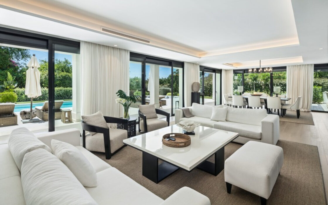 Вілла в Nueva Andalucía 490 кв.м з терасою та меблями