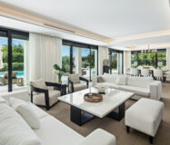 Вілла в Nueva Andalucía 490 кв.м з терасою та меблями