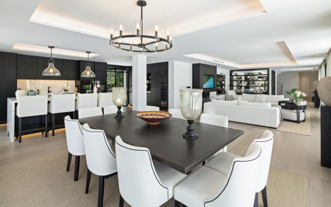 Вілла в Nueva Andalucía 490 кв.м з терасою та меблями