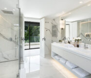 Вілла в Nueva Andalucía 490 кв.м з терасою та меблями