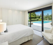 Вілла в Nueva Andalucía 490 кв.м з терасою та меблями