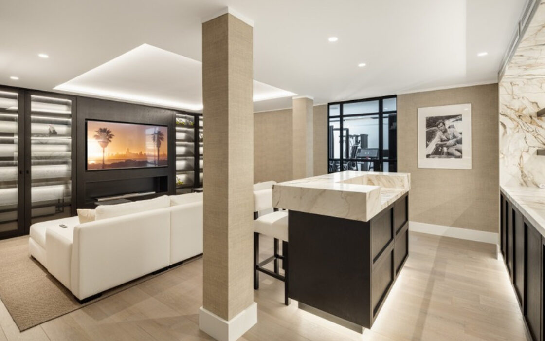 Вілла в Nueva Andalucía 490 кв.м з терасою та меблями