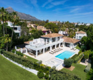 Вілла в Nueva Andalucía 490 кв.м з терасою та меблями