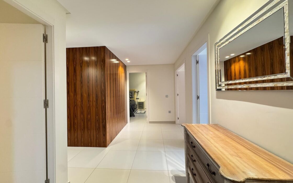 Просторные апартаменты 158 кв.м у моря в комплексе Alegriya 1