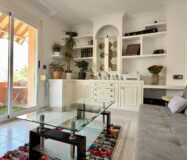 Двухкомнатная квартира в Аликанте с балконами и уютом