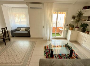 Двокімнатна квартира в Аліканте з балконами та затишком