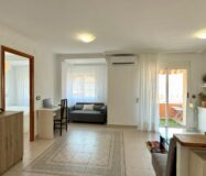 Двухкомнатная квартира в Аликанте с балконами и уютом