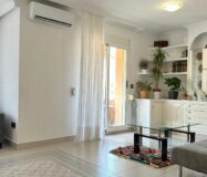 Двухкомнатная квартира в Аликанте с балконами и уютом