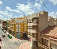 Двухкомнатная квартира в Аликанте с балконами и уютом