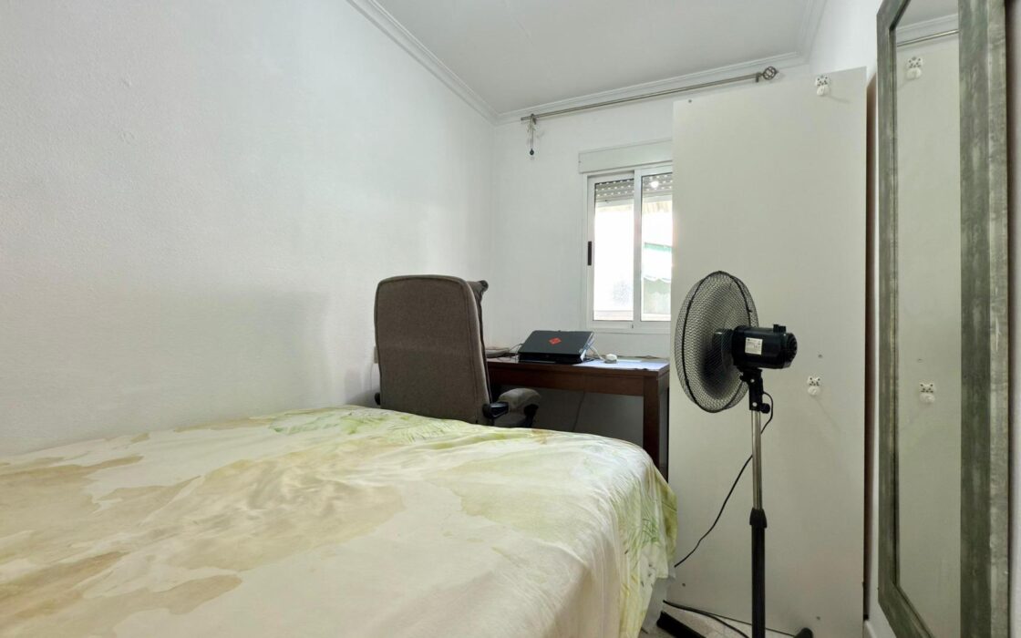 Двухкомнатная квартира в Аликанте с балконами и уютом