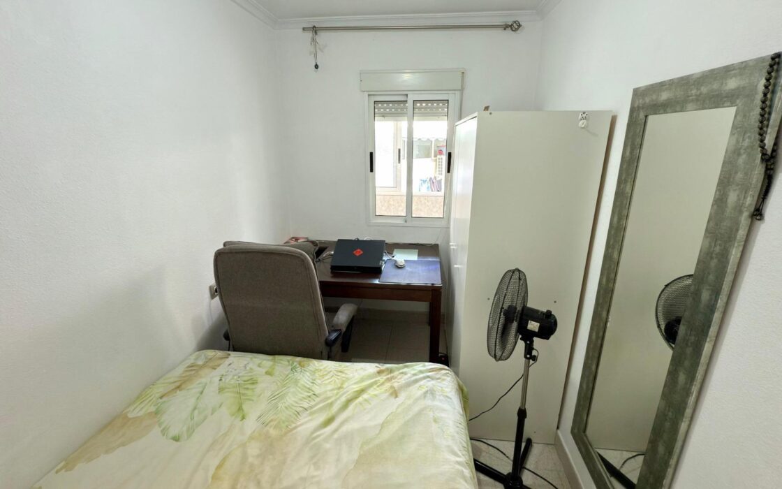 Двухкомнатная квартира в Аликанте с балконами и уютом