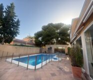 Будинок в Оріуела Коста 179 кв.м з балконом біля моря