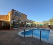 Будинок в Оріуела Коста 179 кв.м з балконом біля моря