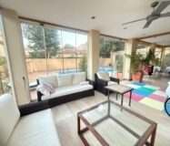 Будинок в Оріуела Коста 179 кв.м з балконом біля моря