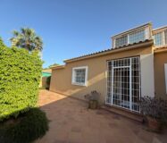 Будинок в Оріуела Коста 179 кв.м з балконом біля моря