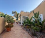 Будинок в Оріуела Коста 179 кв.м з балконом біля моря