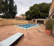 Будинок в Оріуела Коста 179 кв.м з балконом біля моря