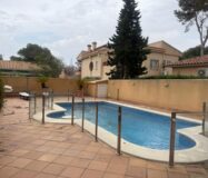 Будинок в Оріуела Коста 179 кв.м з балконом біля моря